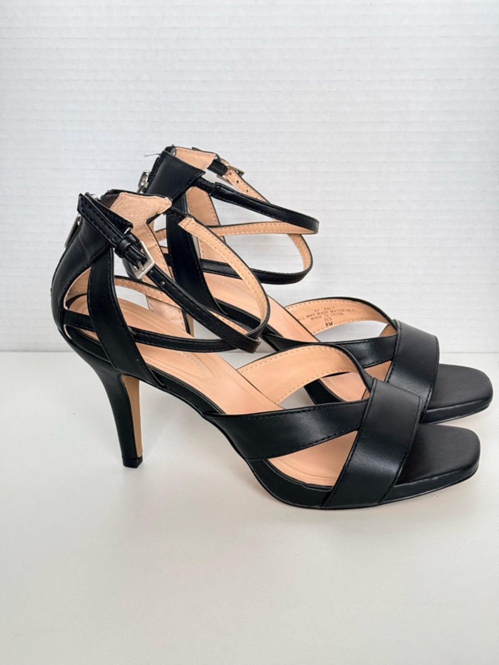 Adrienne Vittadini Black Leather Crisscross Ankle-Strap Heels Size 8 - Picture 3 of 8